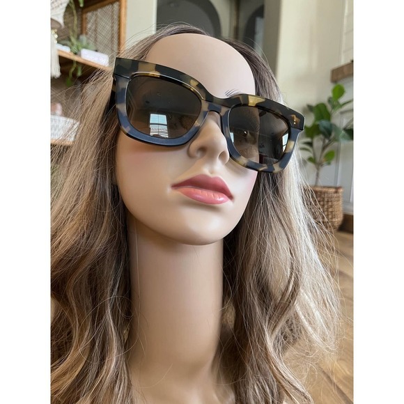 Women’s DIFF Carson Amber Tortoise Blue Steel Gradient Polarized Sunglasses​​​ - Picture 5 of 14